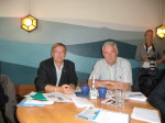 Lennart Sj&ouml;gren, KD, och Anders W Jonsson, C, lyssnar p&aring; f&ouml;retagarpanelen