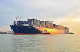 Världens största containerfartyg Marco Polo vid ankomsten till Hamburg i går. Fartyget, 396 meter långt, kan lasta 16.000 (sextontusen) standardcontainer.